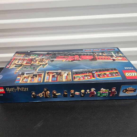LEGO Harry Potter Hogwarts Express & Hogsmeade Station (Set 76423) - Picture 7 of 8